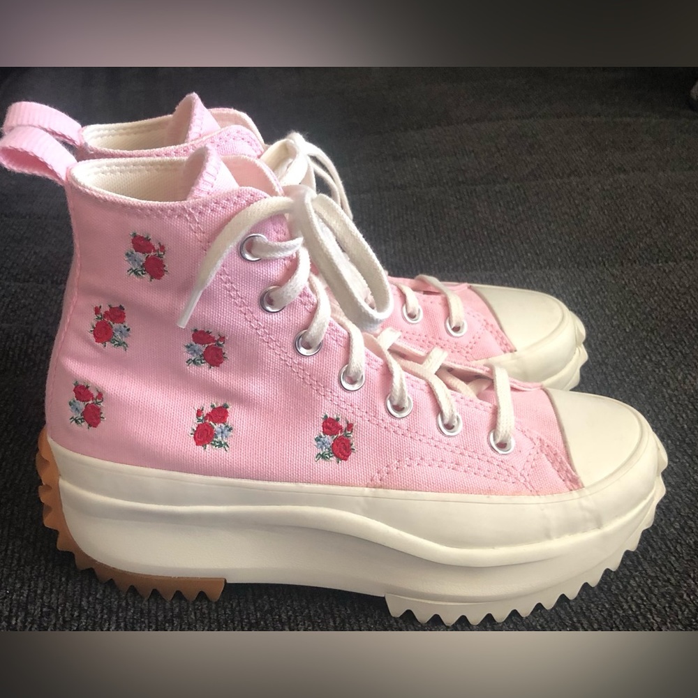 Converse women’s size 6.5 gently used